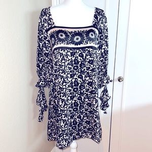 Diane von Furstenberg 100% silk black/white patterned cocktail dress. Size 6